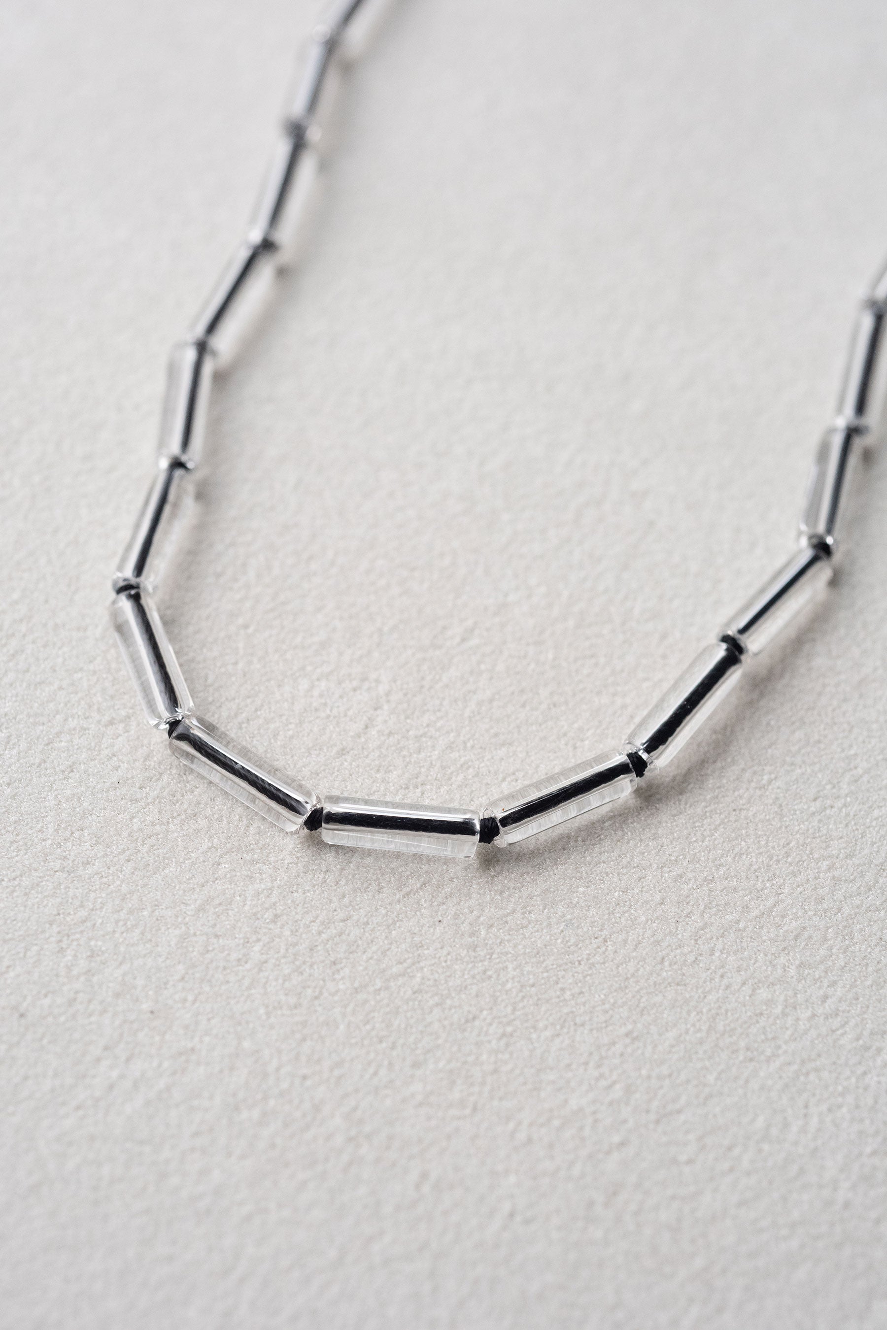 SMALL TUBE CRYSTAL NECKLACE
