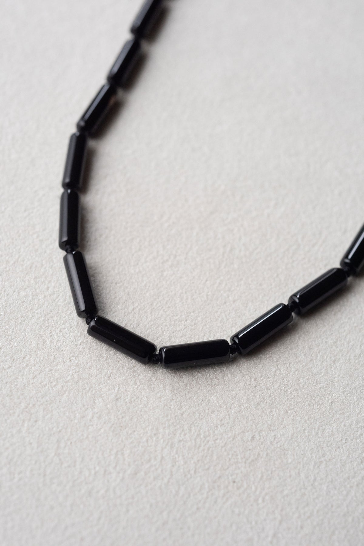 SMALL TUBE ONYX NECKLACE