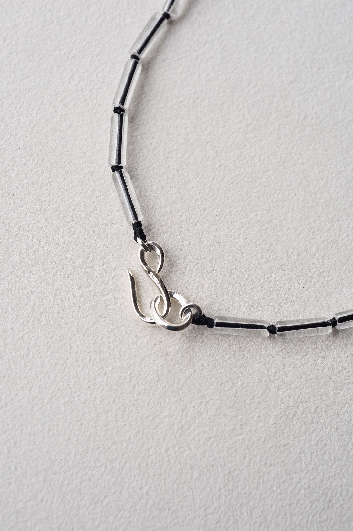 SMALL TUBE CRYSTAL NECKLACE