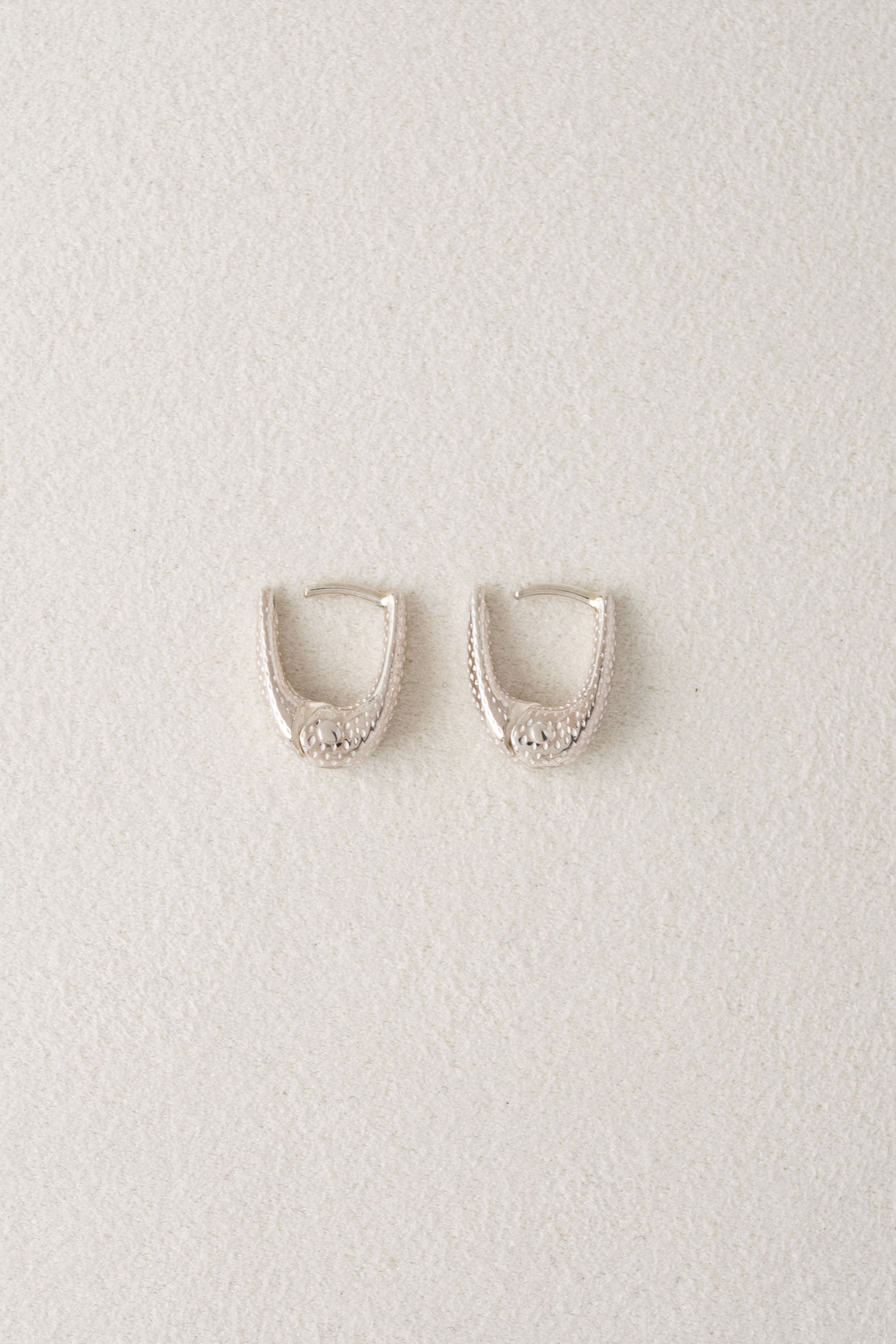 TINY DOT THIN HOOPS｜R.ALAGAN(ララガン)公式通販｜ドットフープ