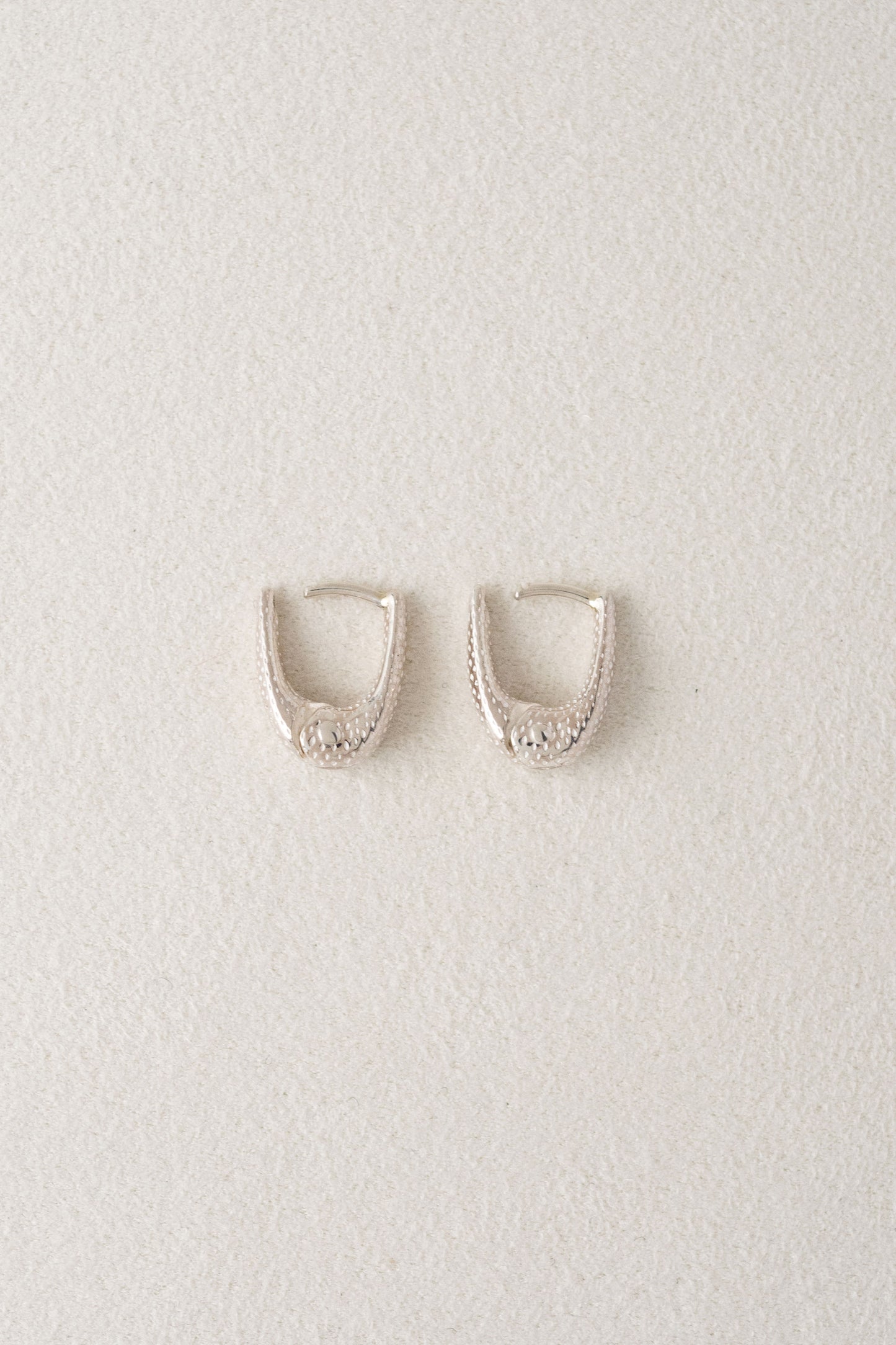 TINY DOT THIN HOOPS
