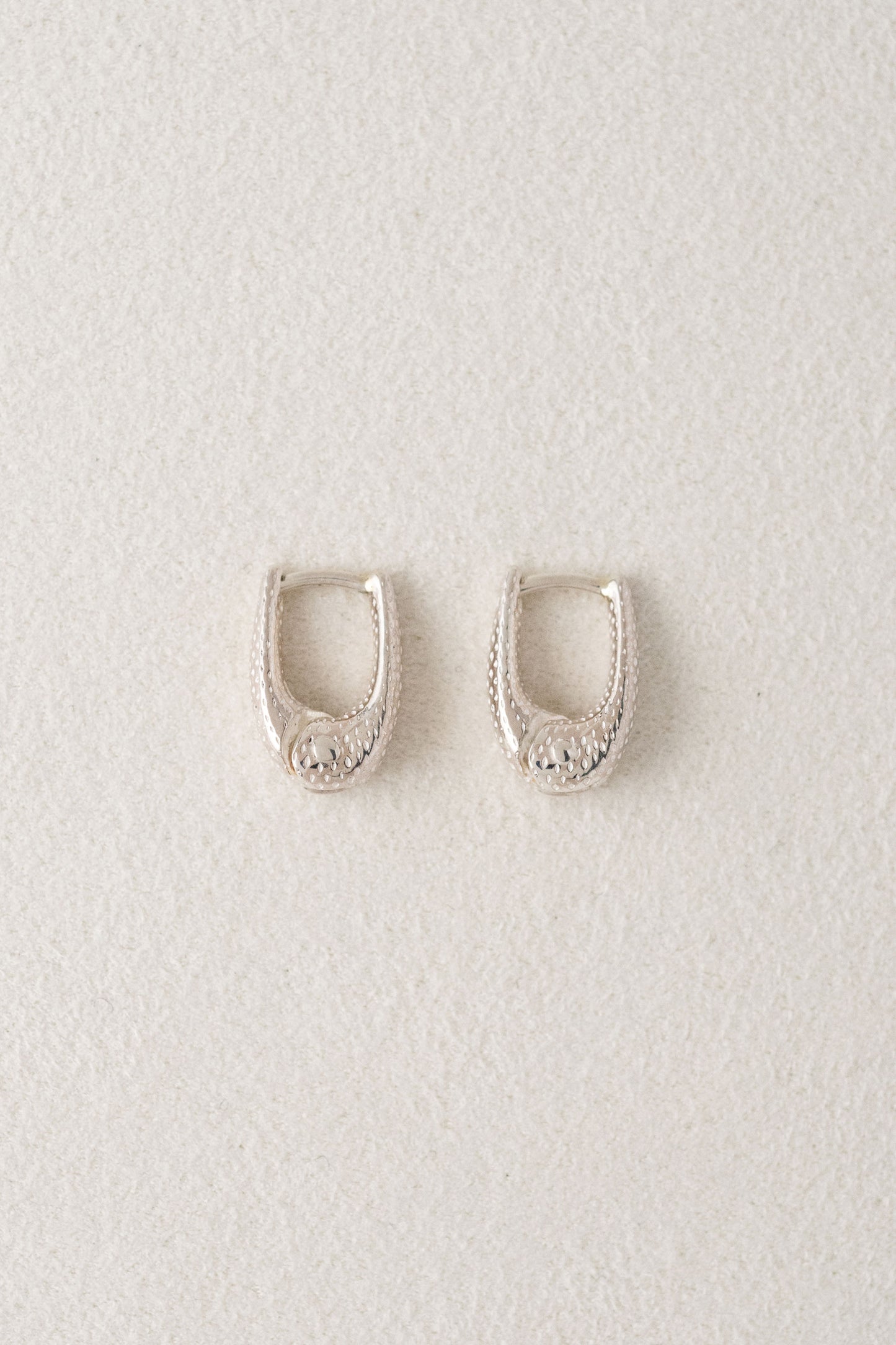 TINY DOT THIN HOOPS