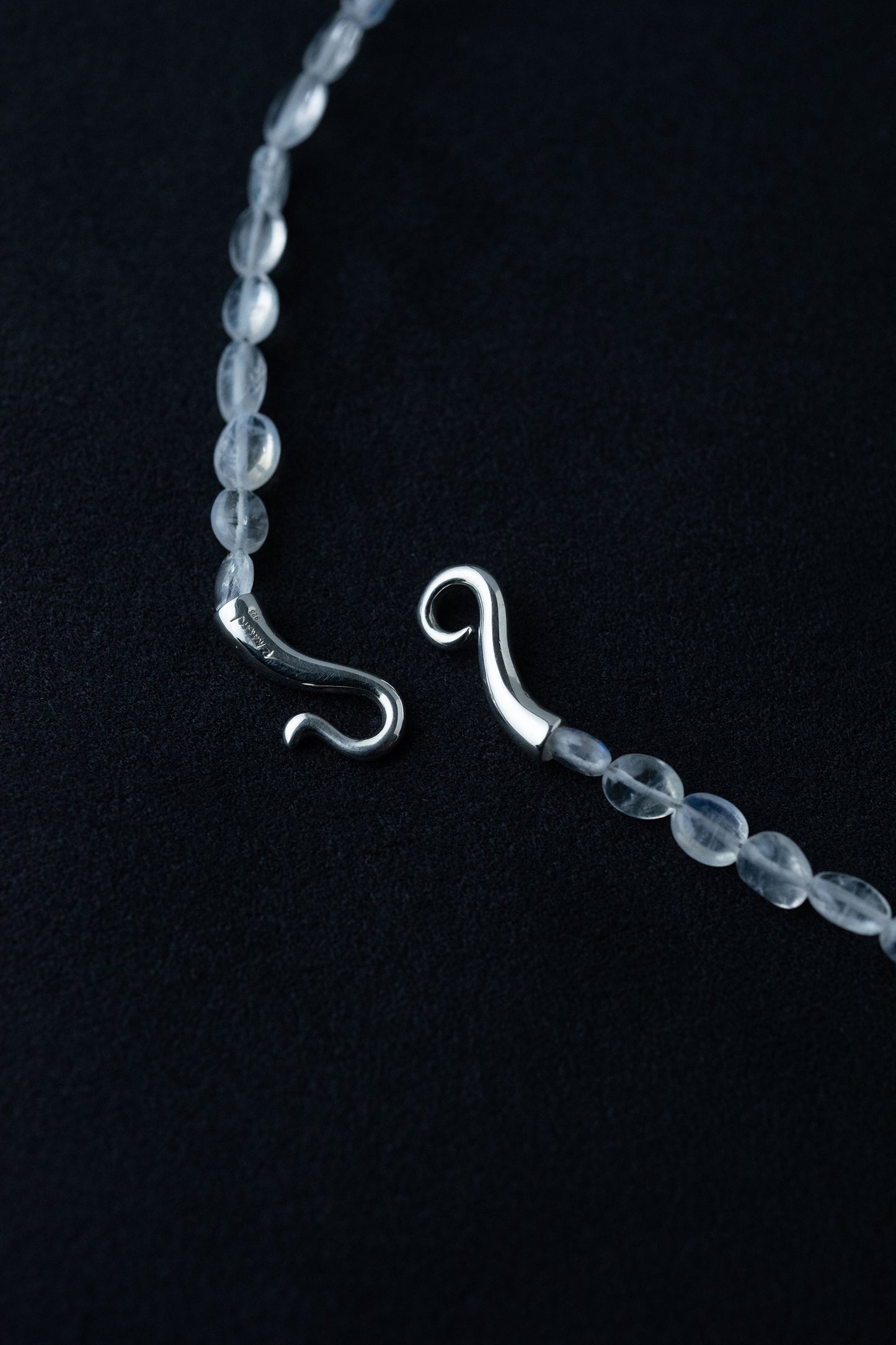 SHOKA COLLAR OVAL MOONSTONE