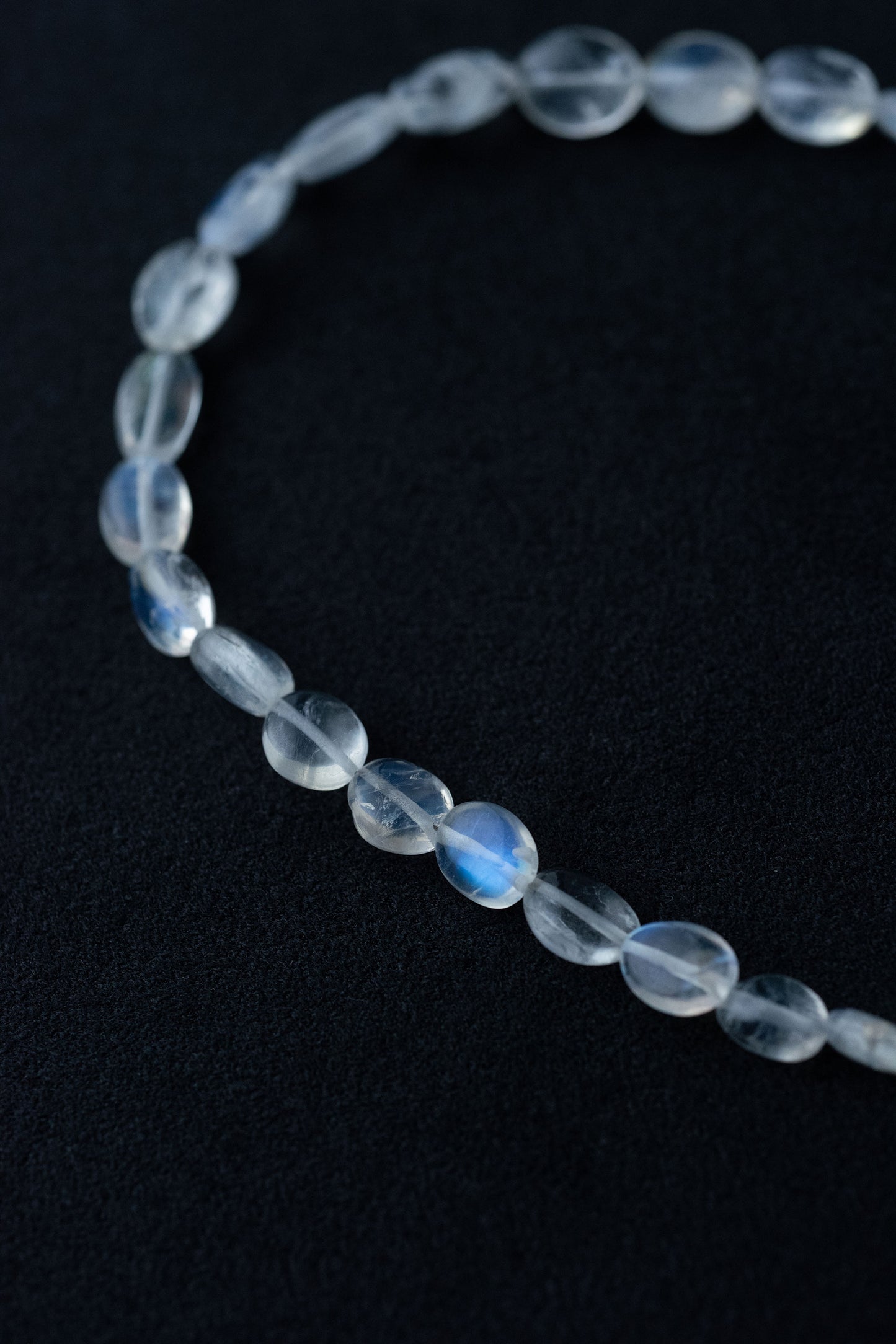 SHOKA COLLAR OVAL MOONSTONE