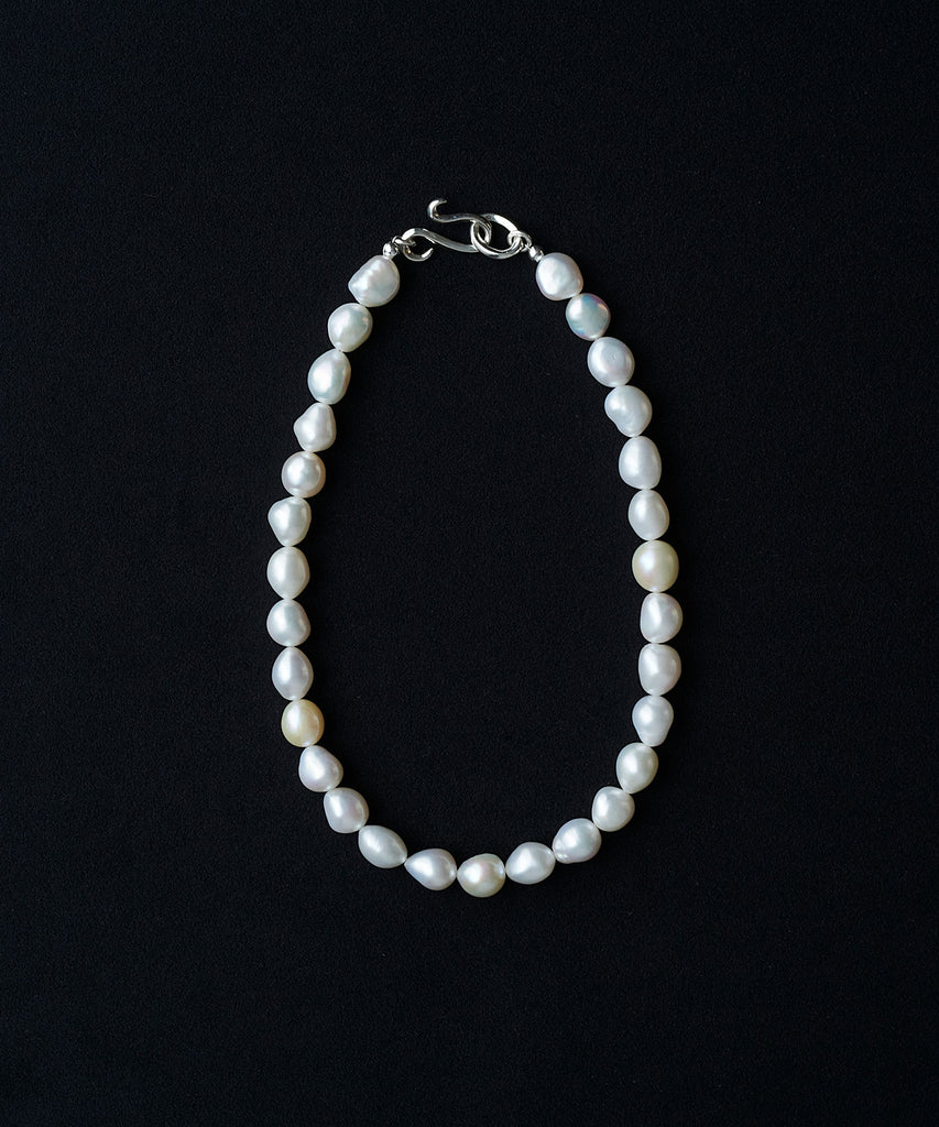 SHORT PEARL NECKLACE