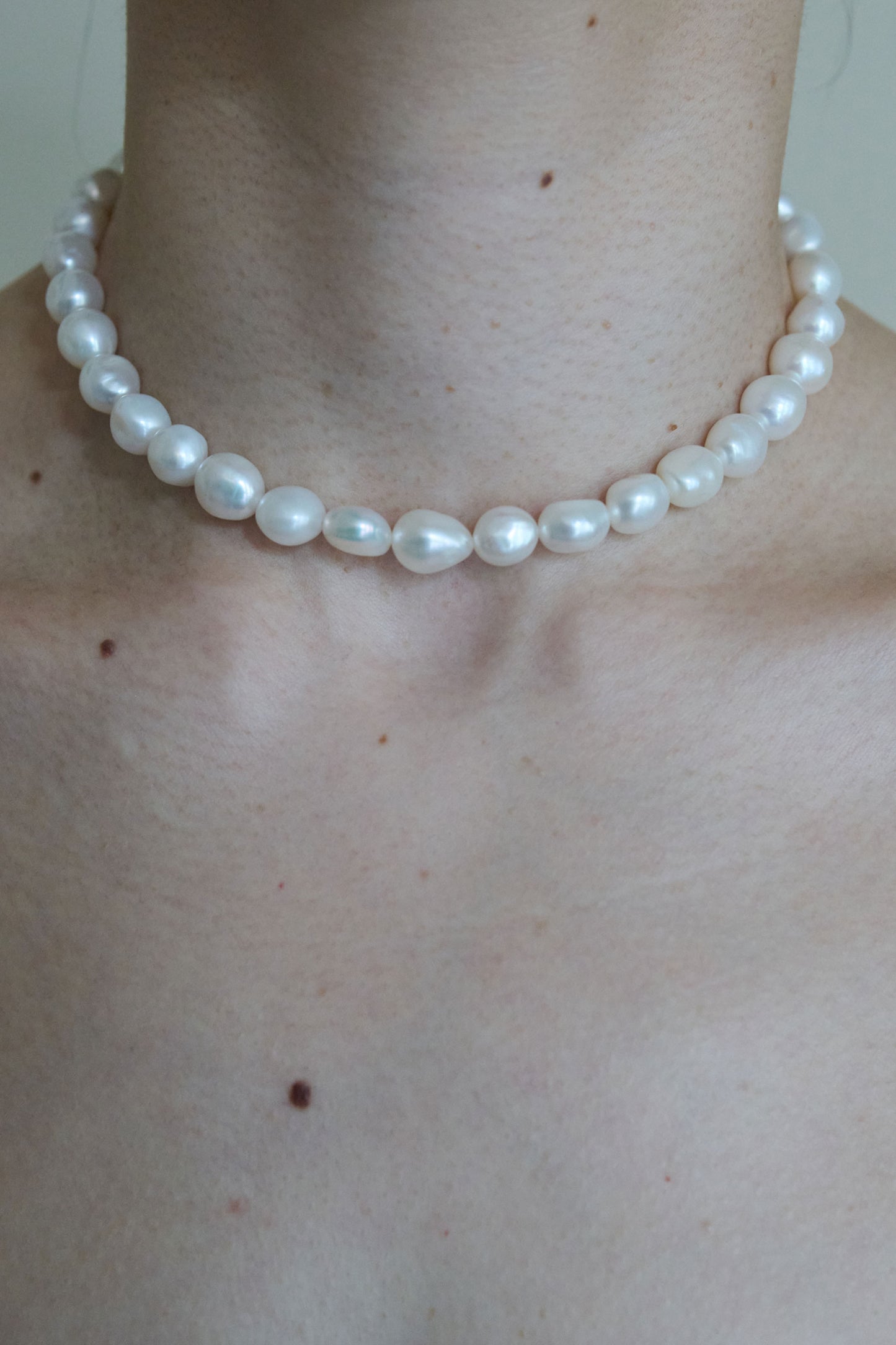 MEDIUM PEARL NECKLACE