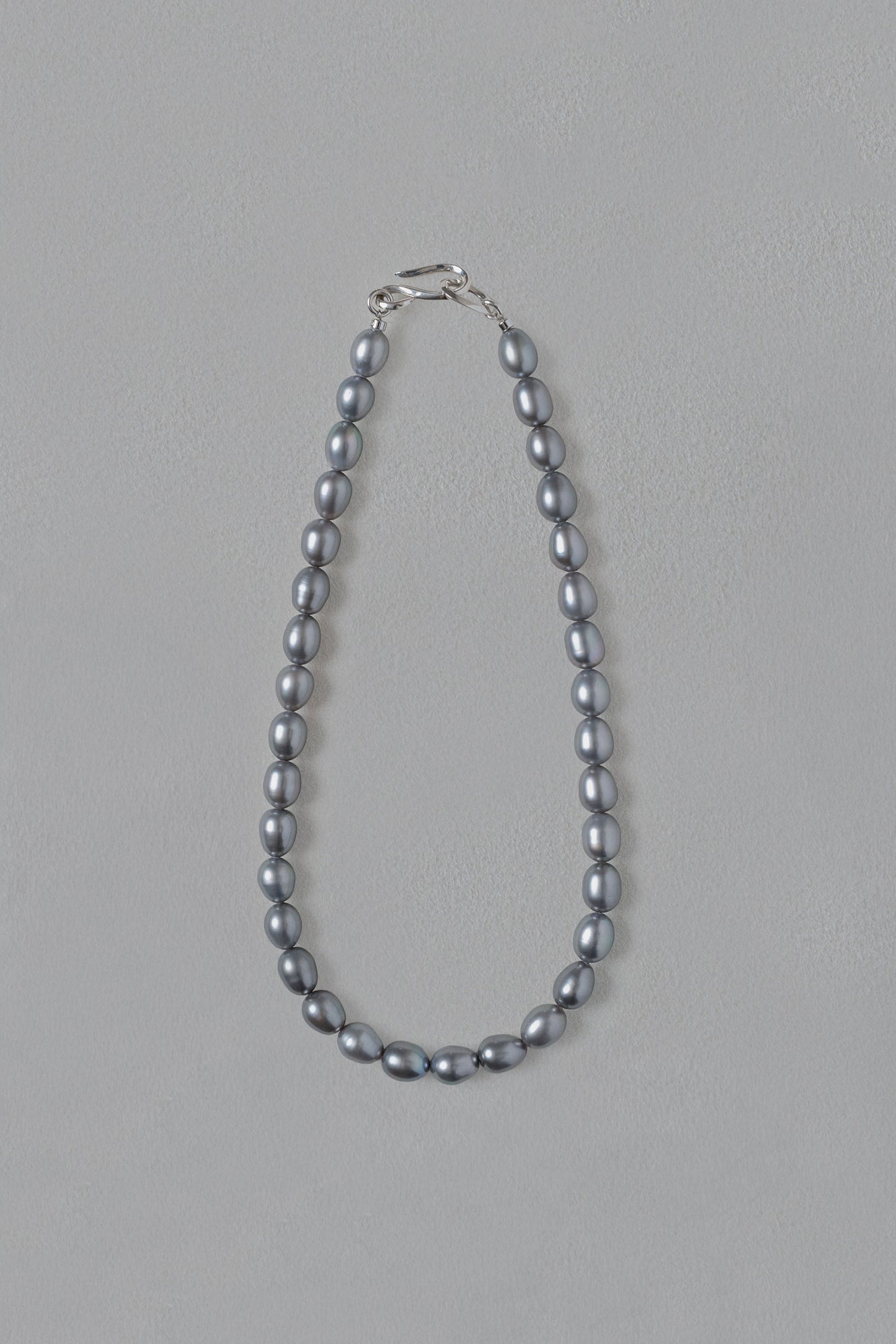 GRAY CLASSIC PEARL NECKLACE