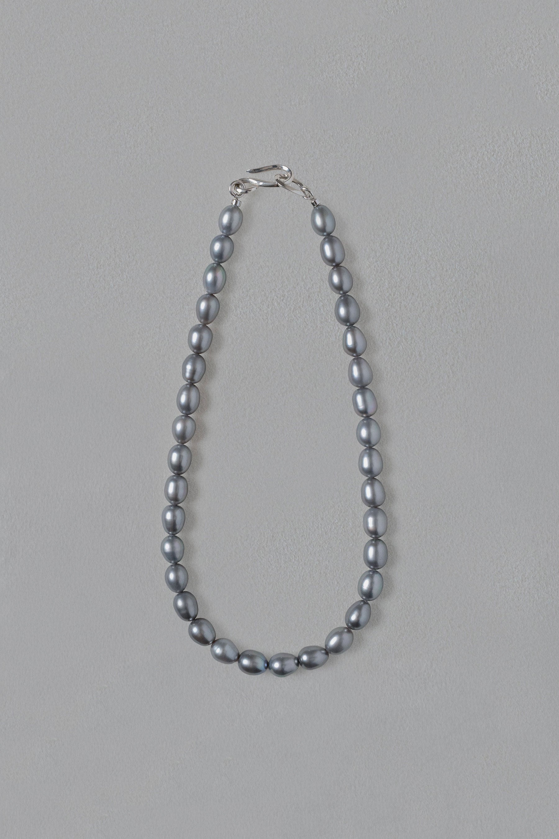 GRAY MEDIUM PEARL NECKLACE
