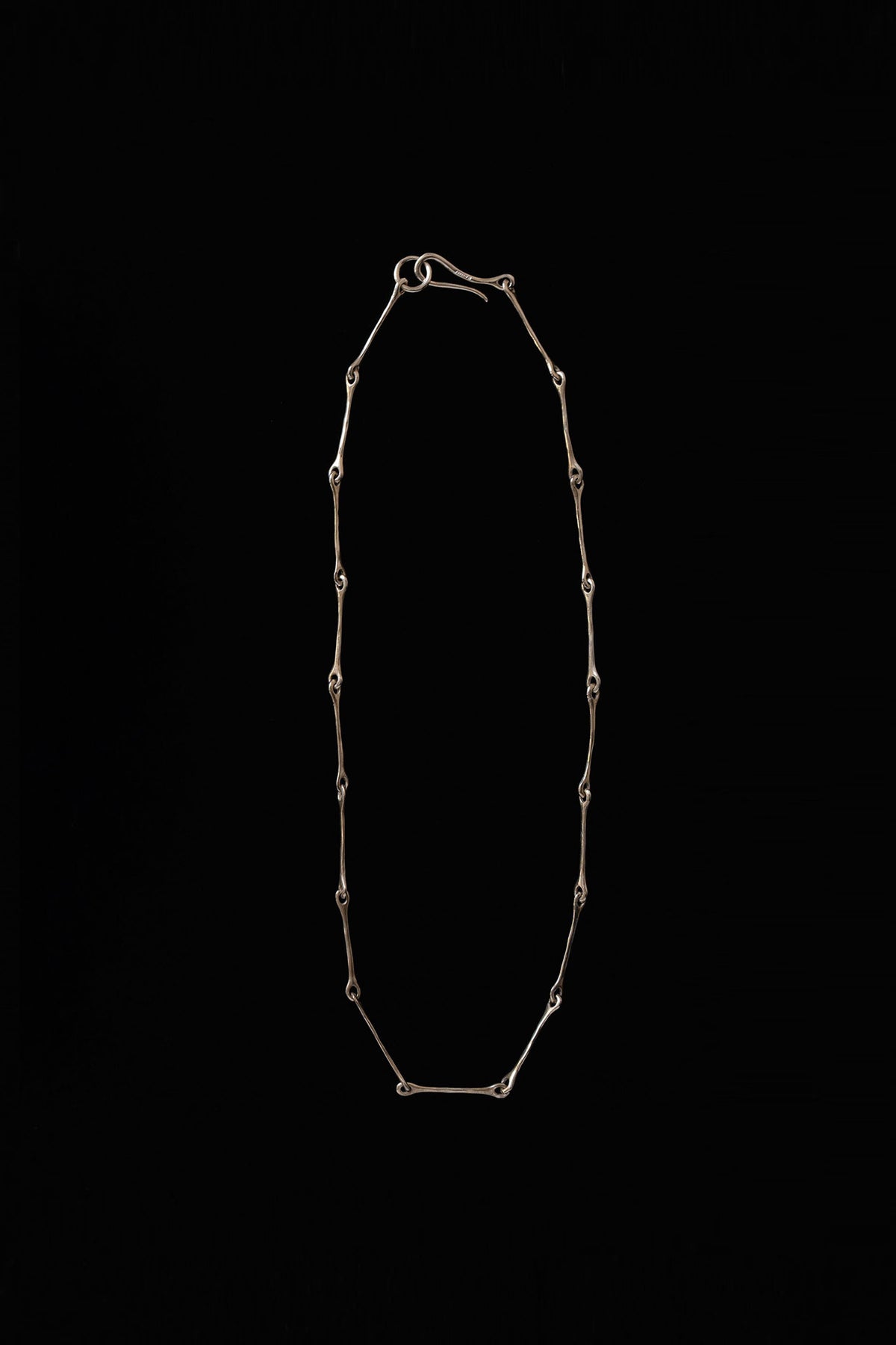 THIN FIBULA CHAIN NECKLACE