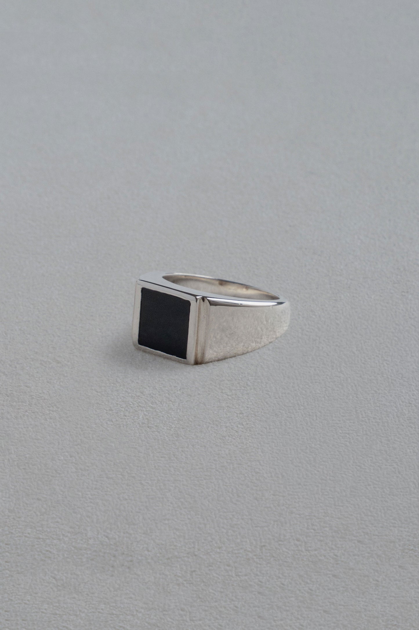 SIGNET RING /ONYX