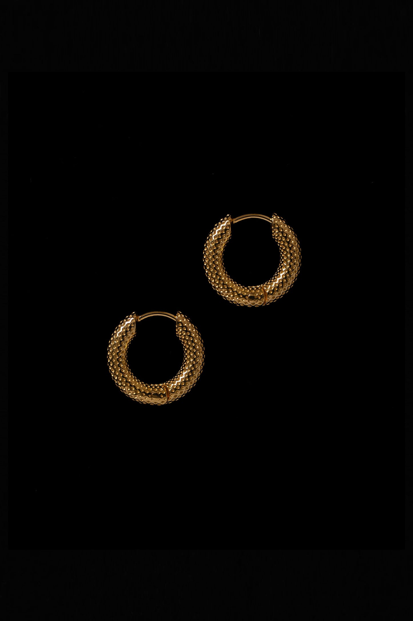 TINY DOT HOOPS