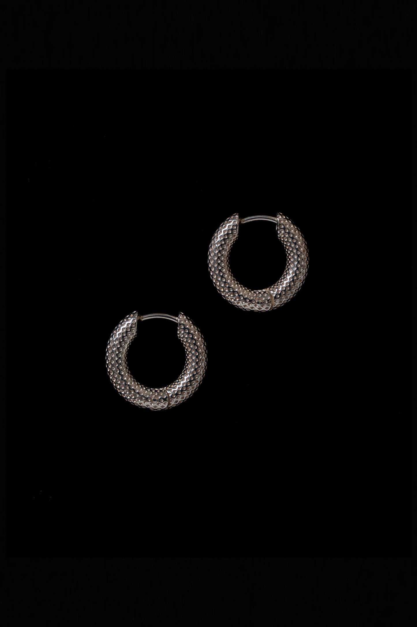 TINY DOT HOOPS