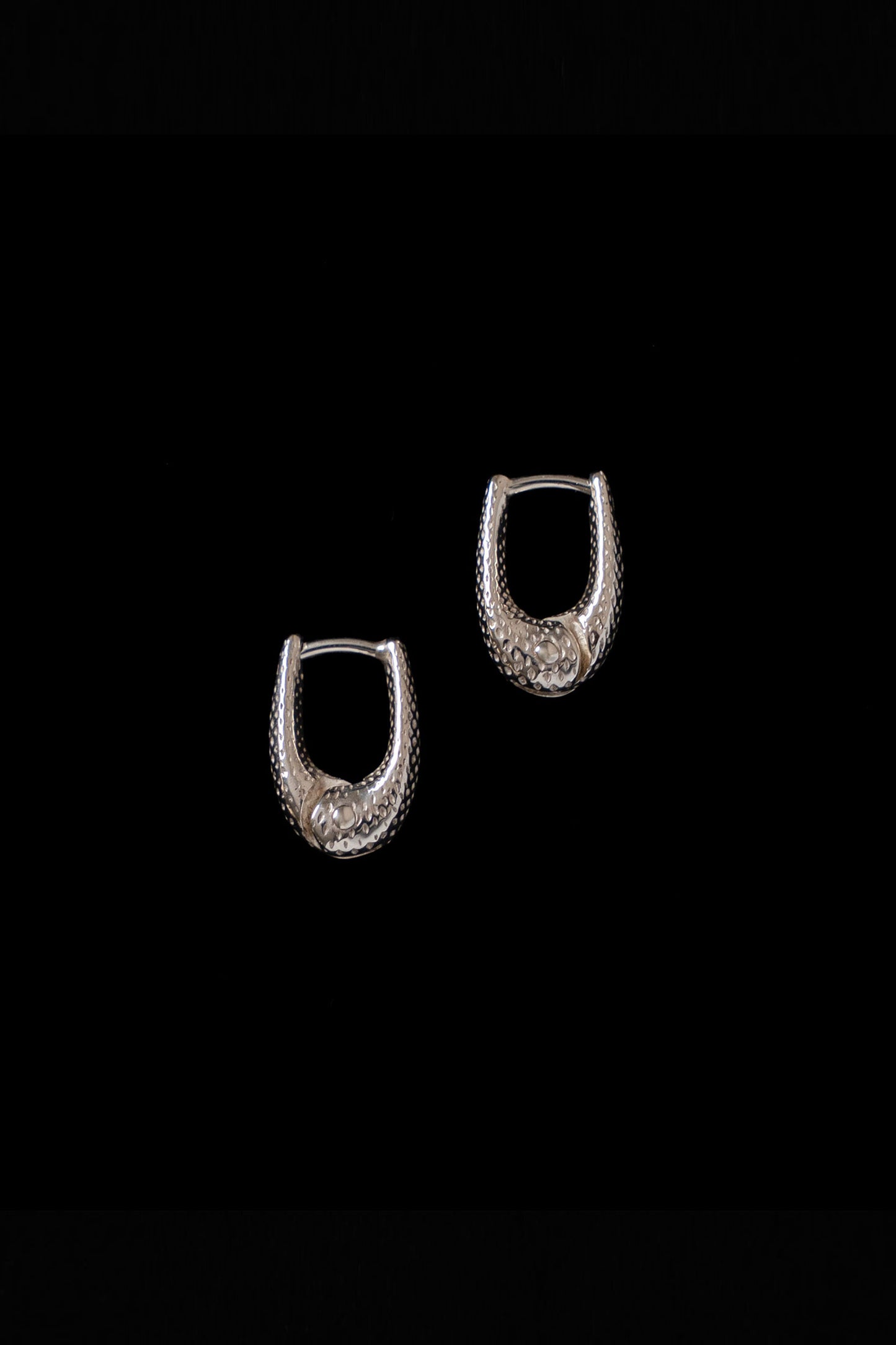 TINY DOT THIN HOOPS