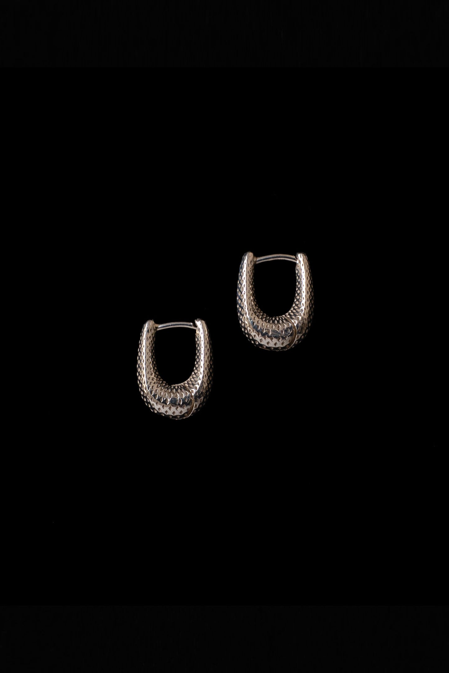 TINY TINY DOT PUFFY HOOPS