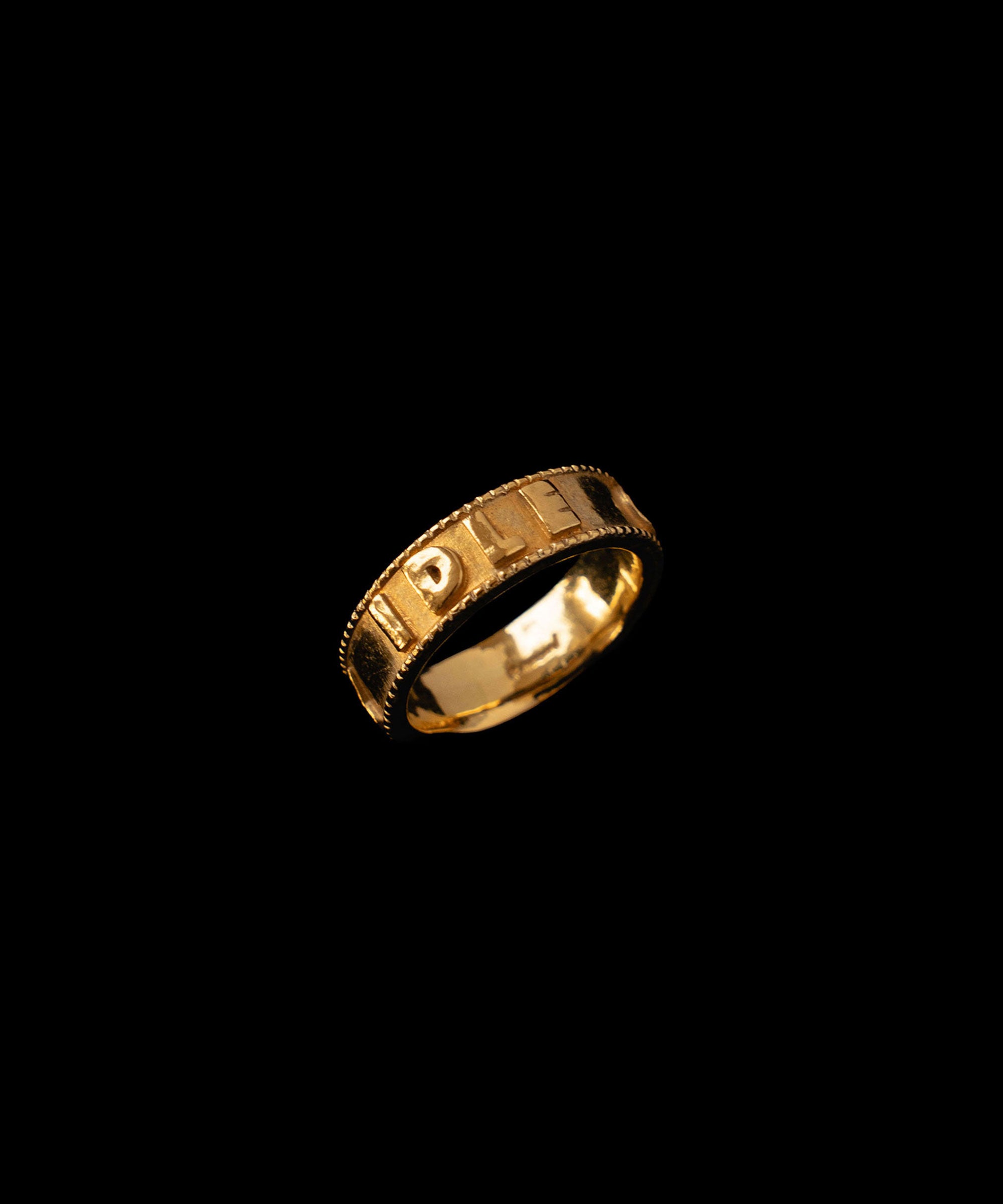 ENGRAVED RING 