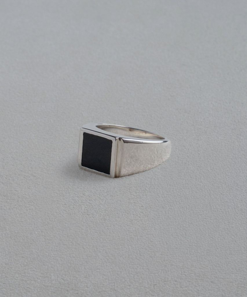 SIGNET RING /ONYX｜R.ALAGAN(ララガン)公式通販｜シグネットリング