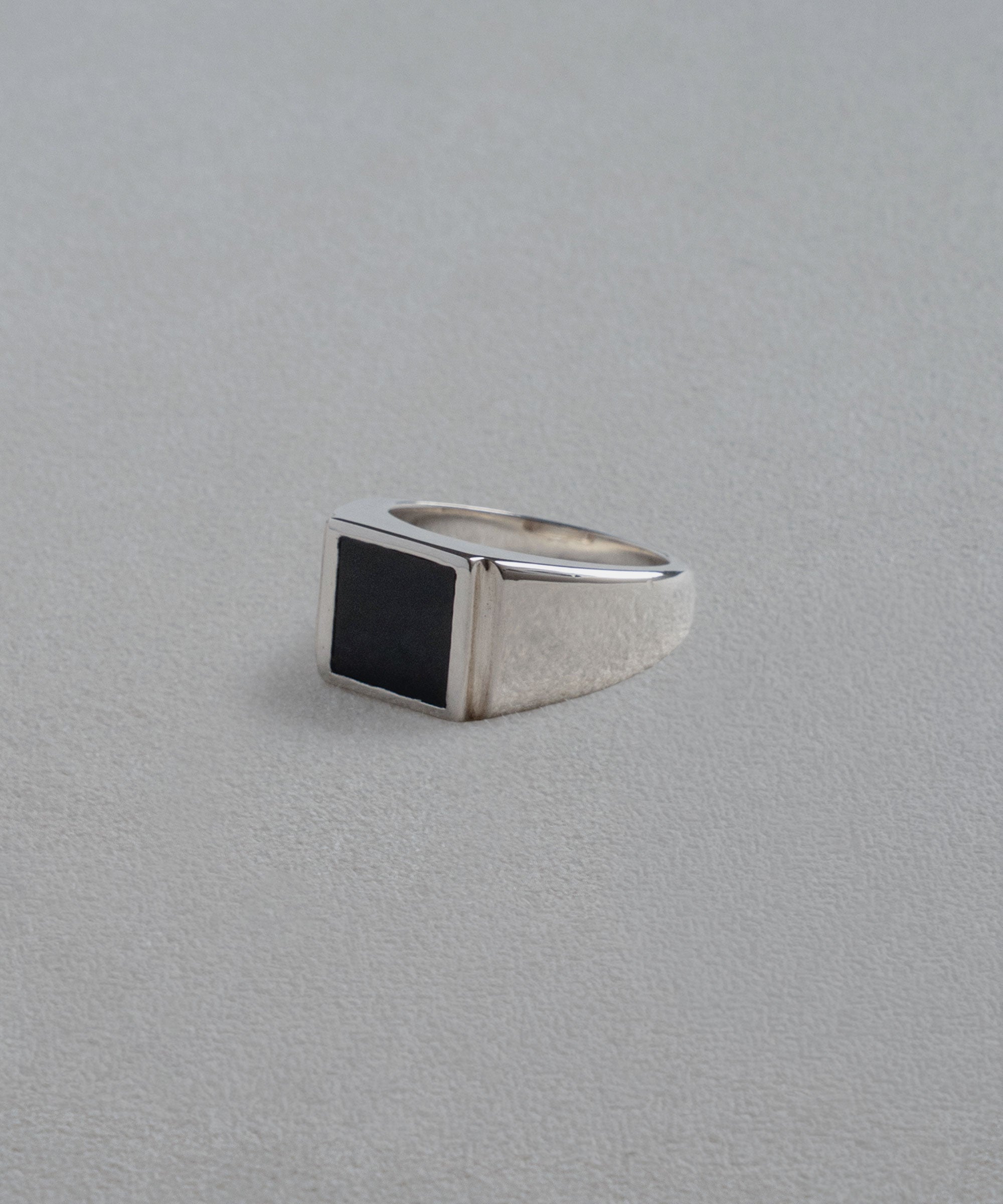 アクセサリー R.ALAGAN / SIGNET RING / ONYX SIGNET RING /ONYX｜R.ALAGAN(ララガン)公式通販｜シグネットリング