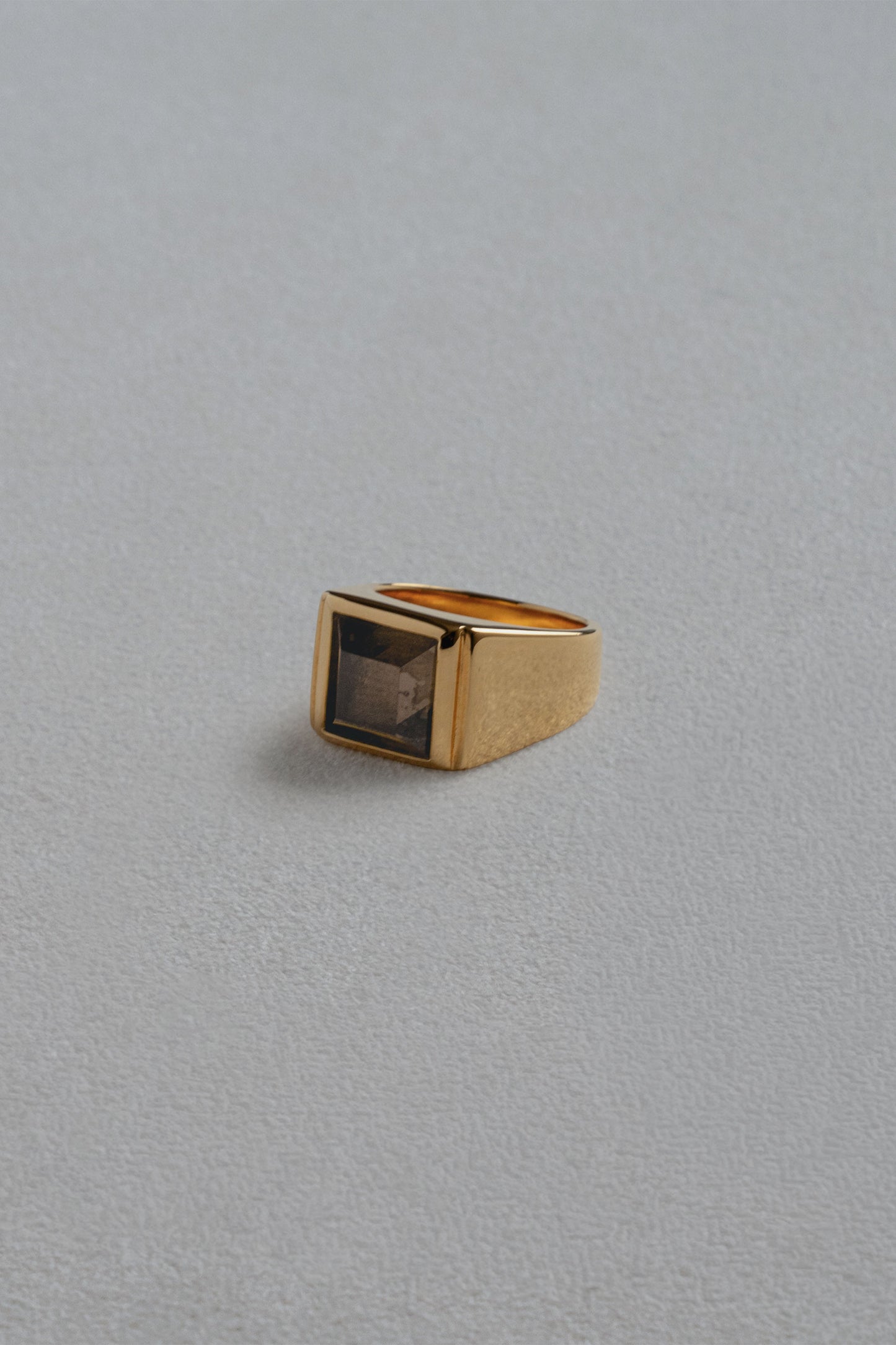 GRAND FATHER RING /SMOKY