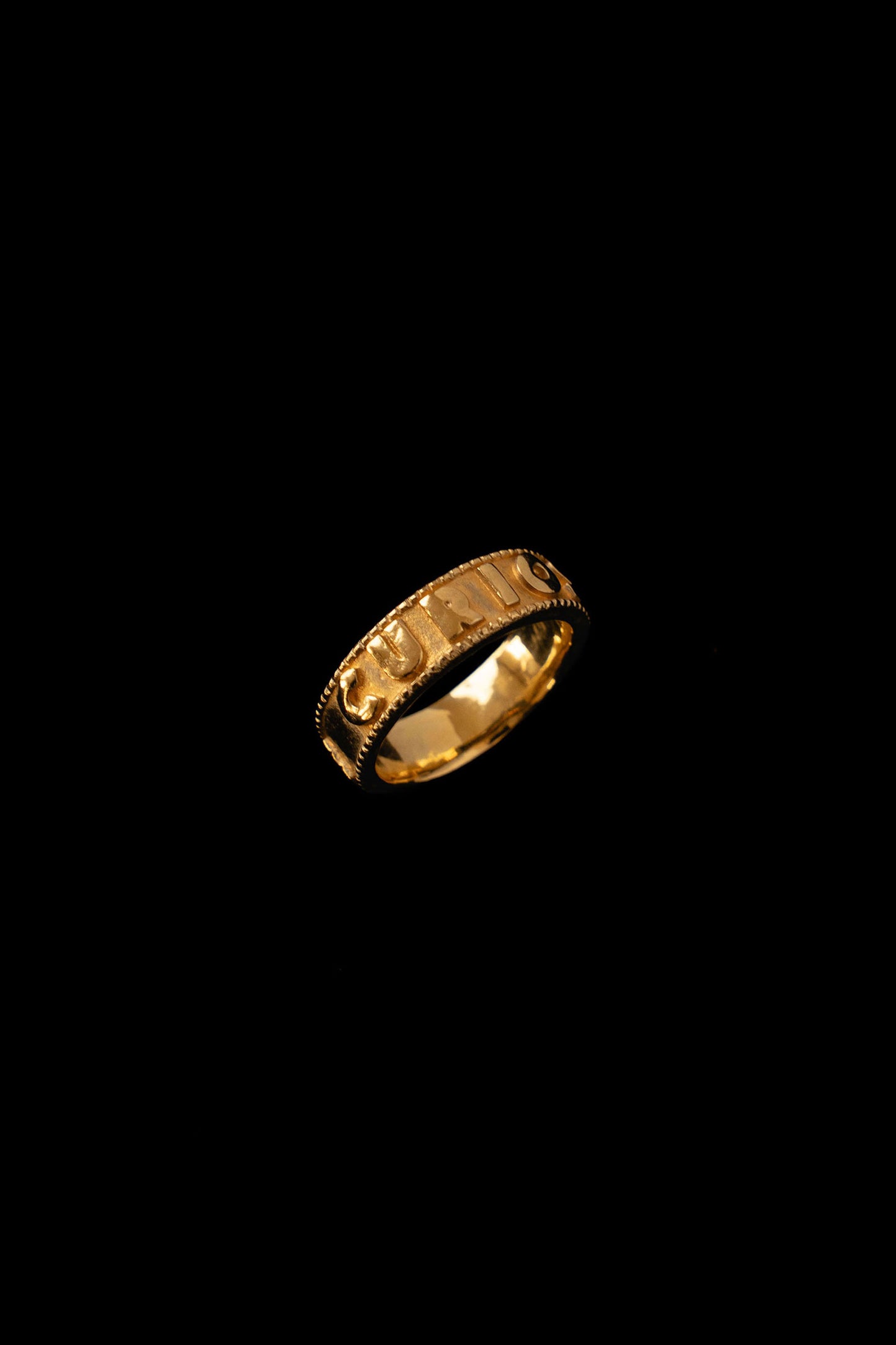 ENGRAVED RING "IDLE CURIOSITY"