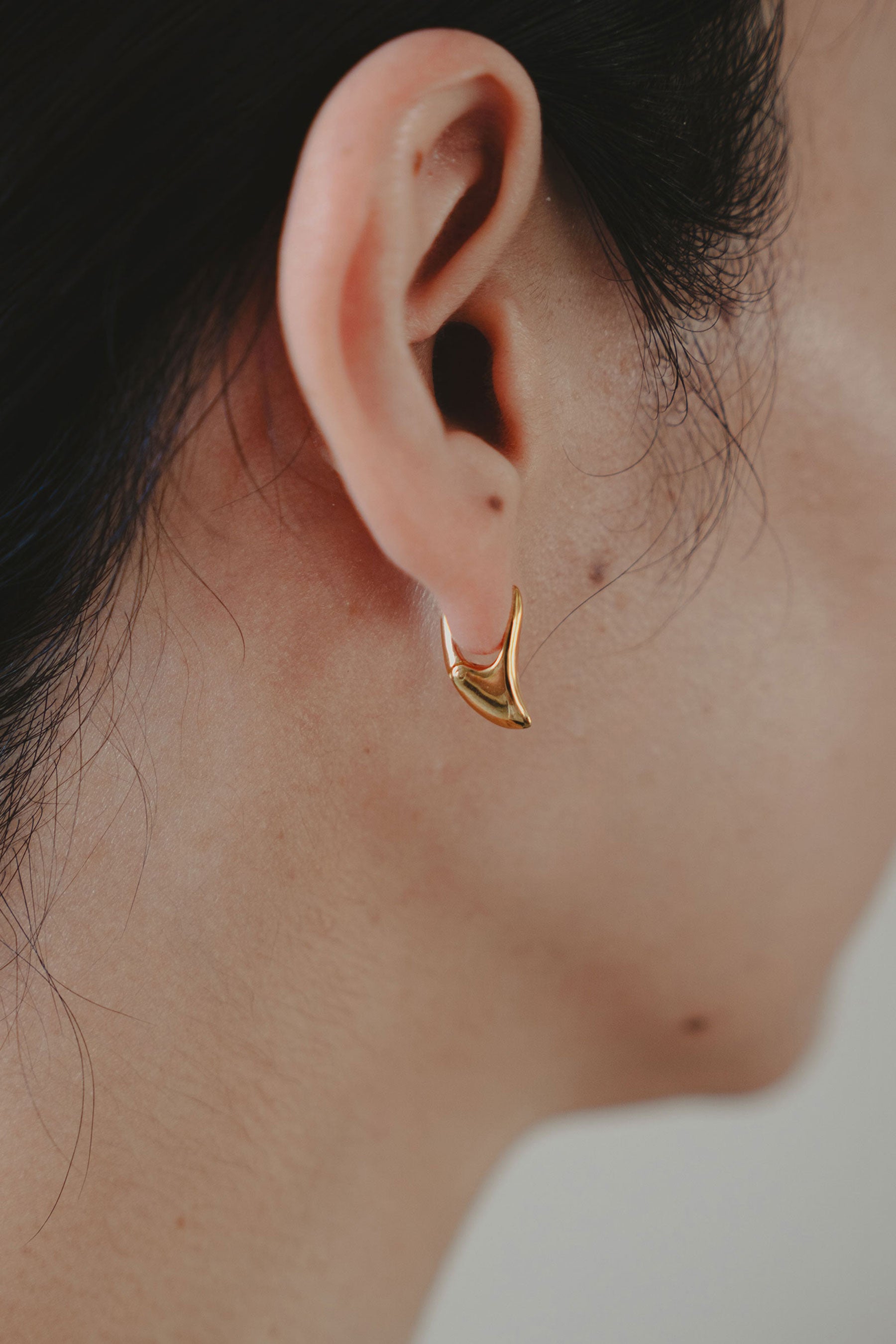 TINY MOON HOOPS｜R.ALAGAN(ララガン)公式通販｜ムーン(月)ピアス